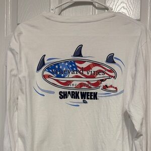 Vineyard Vines Sharks Graphic T-Shirt Long Sleeve Size M